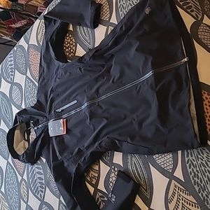 NWT Mountain Hardware black, lightweight hooded rain jacket, sz. Medium